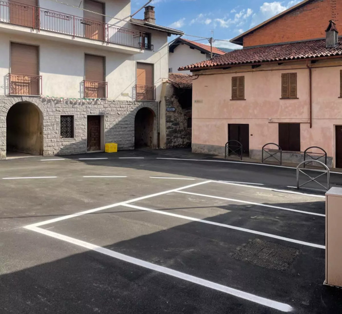 Miagliano, lavori finiti: ecco il nuovo volto di via Ferrarore e del parcheggio della piazzetta Ghisalberti (foto Comune Miagliano) Miagliano, lavori finiti: ecco il nuovo volto di via Ferrarore e del parcheggio della piazzetta Ghisalberti (foto Comune Miagliano)