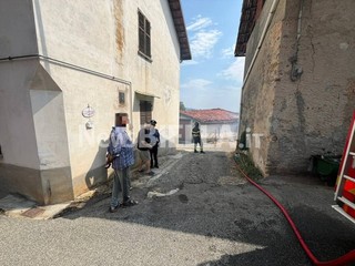 Muzzano, legnaia a fuoco, fiamme domate dai Vigili del Fuoco FOTO Massimo Giacobbe per newsbiella.it