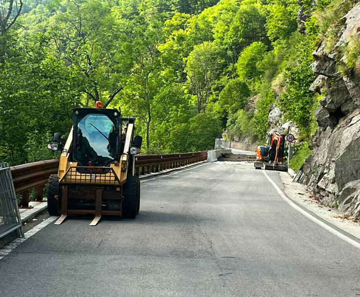 Lavori in alta Valle Cervo, si prosegue: senso unico alternato con semaforo sulla SP 100 (foto di repertorio) Lavori in alta Valle Cervo, si prosegue: senso unico alternato con semaforo sulla SP 100 (foto di repertorio)