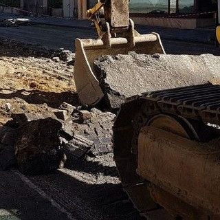 Biella, lavori alla rete idrica e fognaria: chiude un tratto di via Cavour (foto di repertorio)
