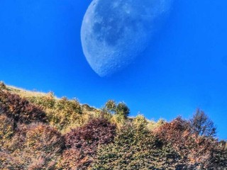La Luna illumina le Selle di Rosazza: lo spettacolo del cielo nel Biellese FOTO Paolo Rosazza Pela La Luna illumina le Selle di Rosazza: lo spettacolo del cielo nel Biellese FOTO Paolo Rosazza Pela