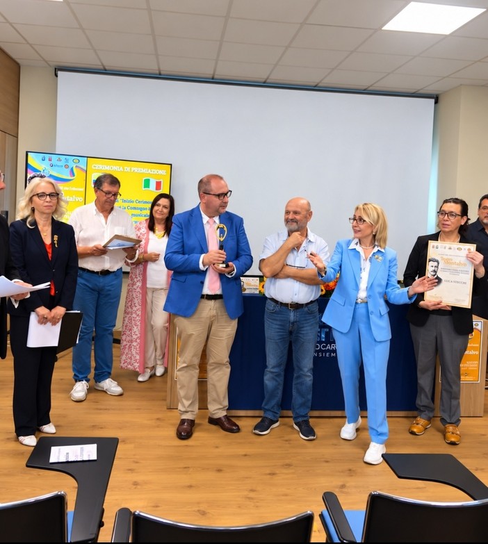 Nuovo riconoscimento per il poeta e autore biellese Stecchi con “Un battito di infinito Amore”, FOTO di Sara Chiara Strenta Nuovo riconoscimento per il poeta e autore biellese Stecchi con “Un battito di infinito Amore”, FOTO di Sara Chiara Strenta