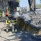 Incendio a Cossato, rogo al Living Garden: veicoli carbonizzati e vegetazione bruciata - Servizio di Mauro Benedetti