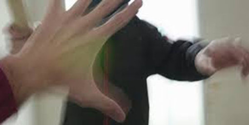 Cavaglià, lite al bar: un uomo ferito al polso dopo il lancio di una sedia