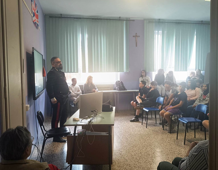 L’Arma dei Carabinieri incontra gli studenti, appuntamento sulla legalità a Salussola L’Arma dei Carabinieri incontra gli studenti, appuntamento sulla legalità a Salussola