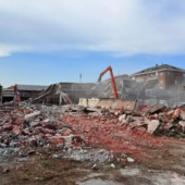 Biella, al via la demolizione dell'ex palazzina ATAP: prende forma il futuro del nuovo polo scolastico Biella, al via la demolizione dell'ex palazzina ATAP: prende forma il futuro del nuovo polo scolastico
