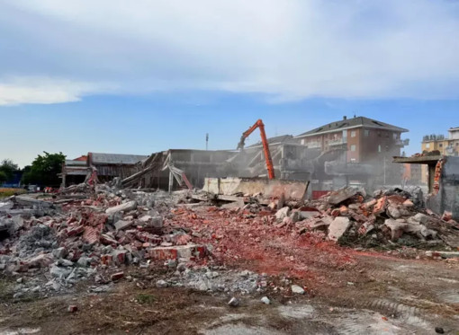 Biella, al via la demolizione dell'ex palazzina ATAP: prende forma il futuro del nuovo polo scolastico Biella, al via la demolizione dell'ex palazzina ATAP: prende forma il futuro del nuovo polo scolastico
