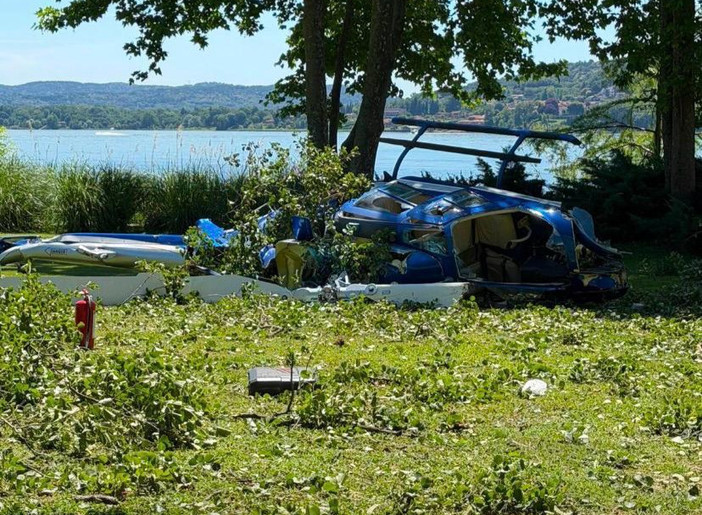 Dal nord ovest: Elicottero precipitato a Lesa, un morto e tre feriti Dal nord ovest: Elicottero precipitato a Lesa, un morto e tre feriti