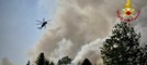 Incendio Monte Barone, 58 lanci tra elicottero e Canadair: fronte nella pineta FOTO archivio