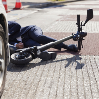 Cossato: urta un’auto con il monopattino e poi si allontana - Foto di repertorio