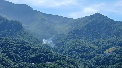 Ecco la colonna di fumo intravista dai residenti della zona Ecco la colonna di fumo intravista dai residenti della zona