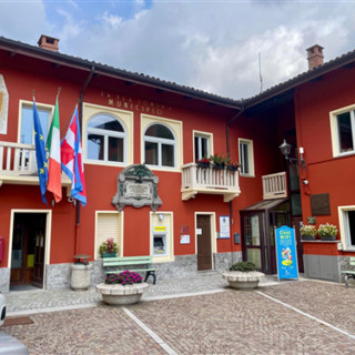 Miagliano, rinnovate le facciate del Municipio (foto dal sito web del Comune di Miagliano)