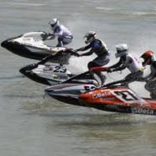 A Viverone tappa europea per le moto d'acqua