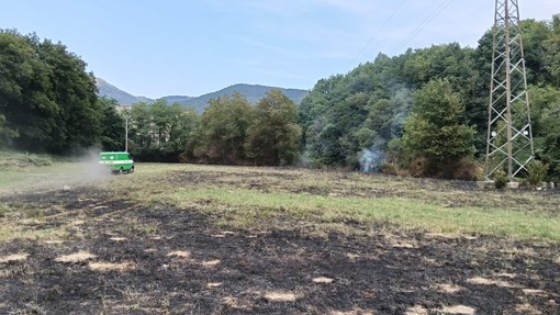 Miagliano: Tempestivo intervento dei Vigili del Fuoco preserva la cascina dalle fiamme Miagliano: Tempestivo intervento dei Vigili del Fuoco preserva la cascina dalle fiamme