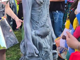 Moda e Musica, gli studenti del Liceo Sella portano in passerella gli abiti-scultura Moda e Musica, gli studenti del Liceo Sella portano in passerella gli abiti-scultura