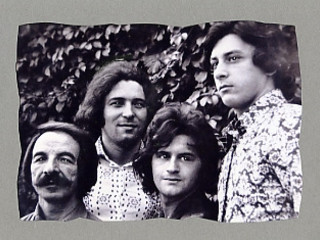 Roberto Marchisotti, al seguito dei cantanti negli anni ’60 e ’70: “Le mie foto erano uniche ed esclusive” FOTO copyright Roberto Marchisotti. 1970 I Corsari poi diventati New Blues Roberto Marchisotti, al seguito dei cantanti negli anni ’60 e ’70: “Le mie foto erano uniche ed esclusive” FOTO copyright Roberto Marchisotti. 1970 I Corsari poi diventati New Blues