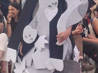 Moda e Musica, gli studenti del Liceo Sella portano in passerella gli abiti-scultura Moda e Musica, gli studenti del Liceo Sella portano in passerella gli abiti-scultura