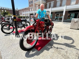 Biella, spazio agli appassionati di moto d'epoca FOTO e VIDEO di Massimo Giacobbe per newsbiella.it