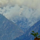Monte Barone, il fuoco minaccia le baite e raggiunge il Rifugio: quasi 1.000 ettari in fumo, foto Toni Crestani