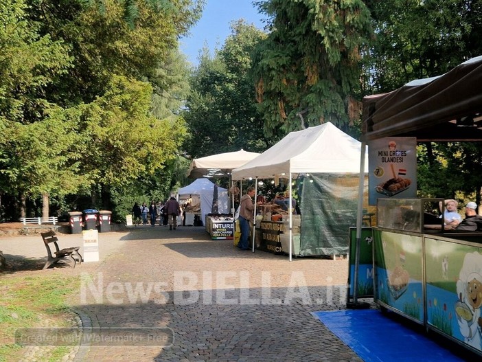 Biella, spostamento del mercato: i quartieri chiedono il referendum, ora decide la commissione
