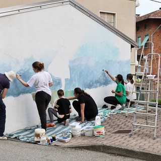 Il murales dedicato al valore delle donne a Casapinta - Foto Claudio Nicola