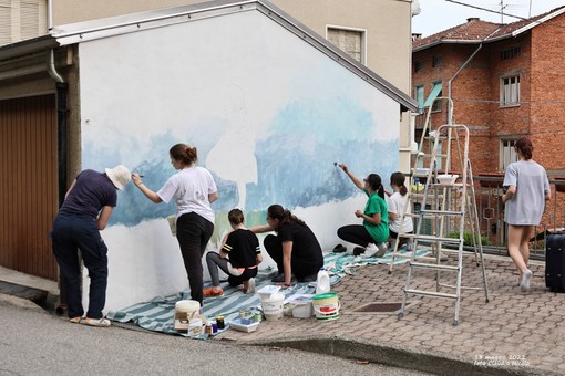 Il murales dedicato al valore delle donne a Casapinta - Foto Claudio Nicola