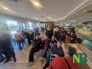 Ambulanti compatti per il "no" allo spostamento da piazza Falcone: "Pronti al ricorso" FOTO