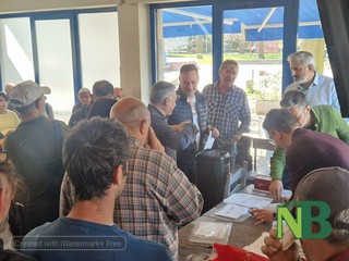 Ambulanti compatti per il "no" allo spostamento da piazza Falcone: "Pronti al ricorso" FOTO