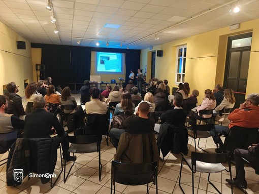 Mongrando, grande partecipazione e interesse per la serata sulla disostruzione delle vie aeree (foto dalla pagina Facebook di Insieme per Mongrando - Michele Teagno sindaco) Mongrando, grande partecipazione e interesse per la serata sulla disostruzione delle vie aeree (foto dalla pagina Facebook di Insieme per Mongrando - Michele Teagno sindaco)