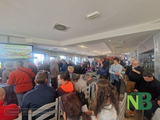 Ambulanti compatti per il "no" allo spostamento da piazza Falcone: "Pronti al ricorso" FOTO