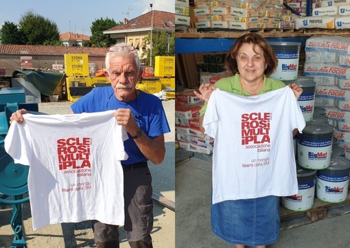 I fratelli Mondin con in mano la maglietta dell'evento I fratelli Mondin con in mano la maglietta dell'evento