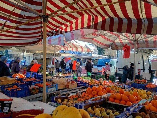 Ambulanti biellesi: "Salviamo insieme il mercato di piazza Falcone. Sottoscrivi la raccolta firme"