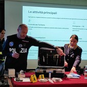 Biella, la Questura entra in classe: studenti conquistati dal mestiere del poliziotto