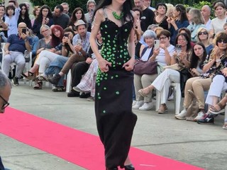 Moda e Musica, gli studenti del Liceo Sella portano in passerella gli abiti-scultura Moda e Musica, gli studenti del Liceo Sella portano in passerella gli abiti-scultura