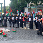 Biella, nuovo sit-in ai Giardini Zumaglini: appelli alla pace e al cessate il fuoco