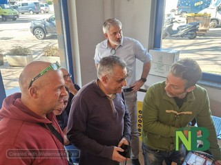 Ambulanti compatti per il "no" allo spostamento da piazza Falcone: "Pronti al ricorso" FOTO