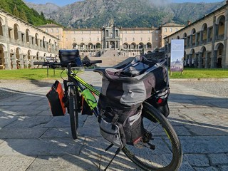Da Oropa a Santiago in bici: Andrea Mercando è partito per la sua avventura Da Oropa a Santiago in bici: Andrea Mercando è partito per la sua avventura