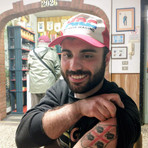 Sardi a Biella tra motori e memoria: il viaggio identitario di Manuel Concas