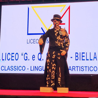Moda e Musica, gli studenti del Liceo Sella portano in passerella gli abiti-scultura