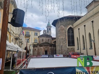 Biella accende il Natale: luci, eventi e il Villaggio di Babbo Natale nel cuore della città Biella accende il Natale: luci, eventi e il Villaggio di Babbo Natale nel cuore della città