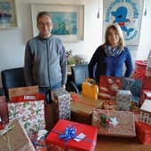 Valdilana, la solidarietà fa rete con l'Associazione Delfino: oltre 200 pacchi di Natale per chi è in difficoltà (foto dalla pagina Facebook di Associazione Delfino Valdilana)