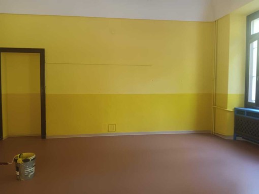 Portula, nuovi pavimenti per la scuola dell’infanzia: in campo anche il sindaco Calcia Ros e la consigliere Scalcon
