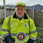 La storia del Nonno Vigile, sposta il bimbo dalla strada evitando che un'auto lo investa: è successo nella vicina Valsesia