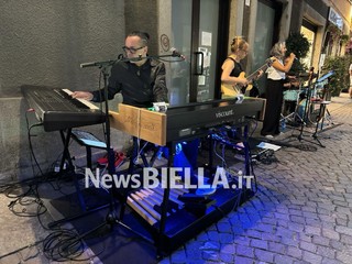 Un'altra notte bianca a Biella all'insegna della musica FOTO Davide Finatti per newsbiella.it Un'altra notte bianca a Biella all'insegna della musica FOTO Davide Finatti per newsbiella.it
