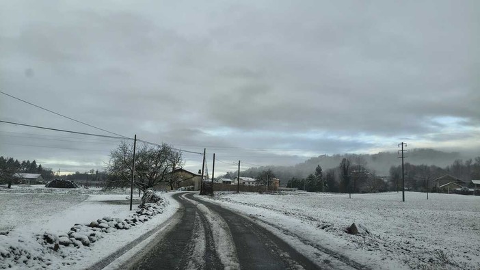 Paesaggi imbiancati anche nel basso Biellese, lo scatto da Cavaglià