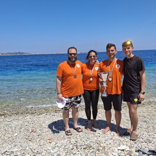 Nuoto pinnato, traversata dello stretto: il sogno si avvera per gli atleti biellesi