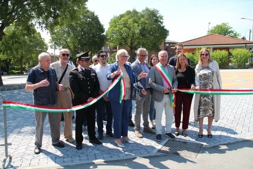 Taglio del nastro a Cavaglià, ecco il nuovo volto del piazzale Artiglieri d’Italia (foto di Roberto Canova) Taglio del nastro a Cavaglià, ecco il nuovo volto del piazzale Artiglieri d’Italia (foto di Roberto Canova)