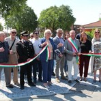 Taglio del nastro a Cavaglià, ecco il nuovo volto del piazzale Artiglieri d’Italia (foto di Roberto Canova)