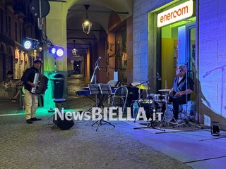 Un'altra notte bianca a Biella all'insegna della musica FOTO Davide Finatti per newsbiella.it Un'altra notte bianca a Biella all'insegna della musica FOTO Davide Finatti per newsbiella.it