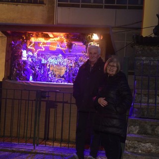 Luci, decorazioni e comunità: a Mezzana premiate le case più natalizie